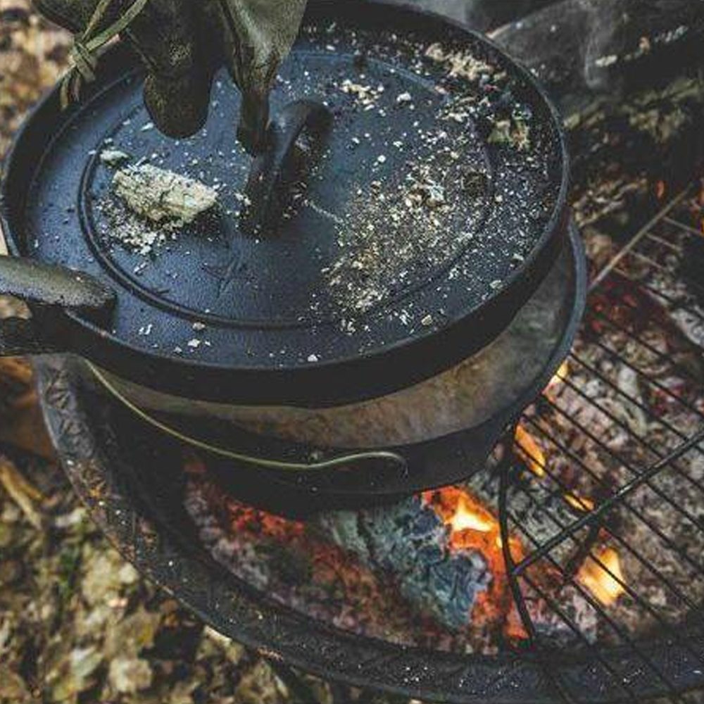 Barebones Cast Iron Dutch Oven 10"